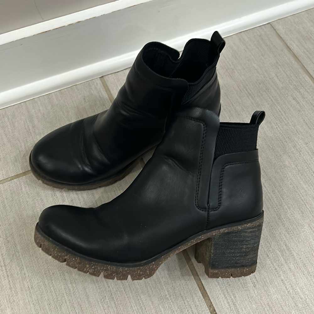 Kork-Ease beauties vegan leather booties 7.5